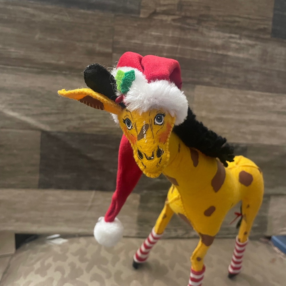 Annalee 2010 75th Anniversary Christmas Giraffe Santa Hat Striped Socks 12"
